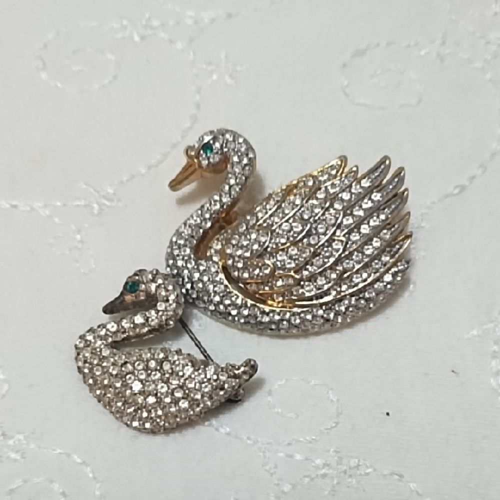 Swarovski-Style Swan Pin Brooch Set with Clear Crystals and Green Eyes